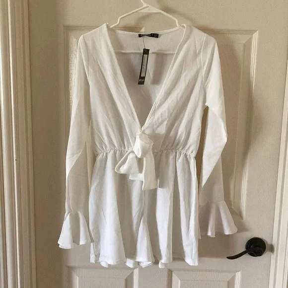 NEW Nasty Gal Knot Front Romper White US Size 8 Long Sleeve Ruffle V-Neck NWT - Picture 4 of 14